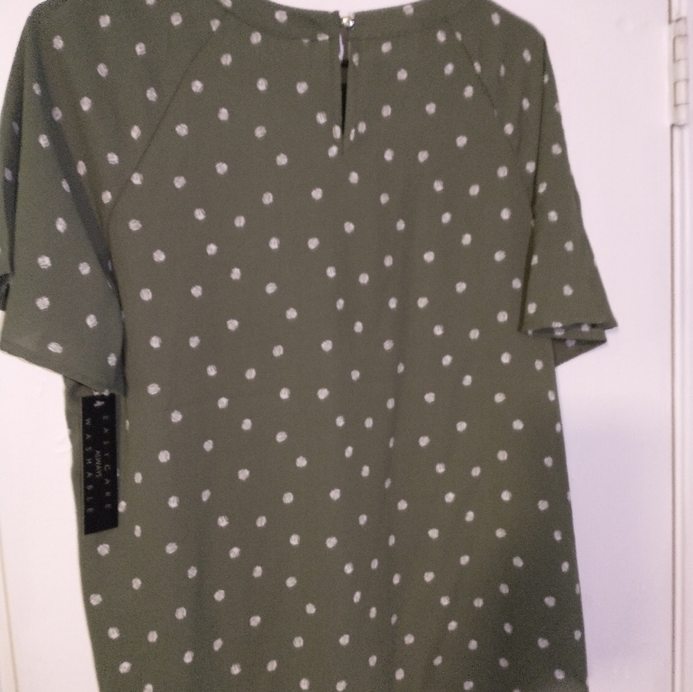 Green polka dot shirt women's size Med